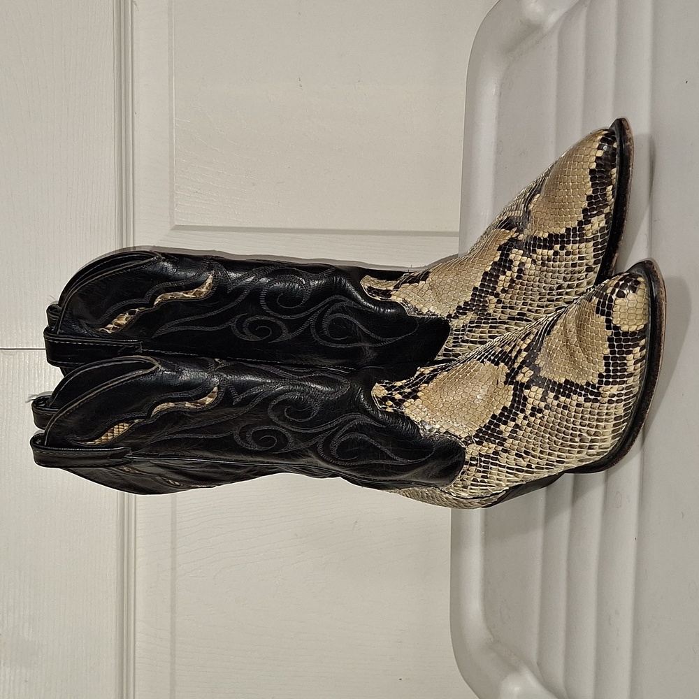 Black and Tan Cowboy Boots 7M